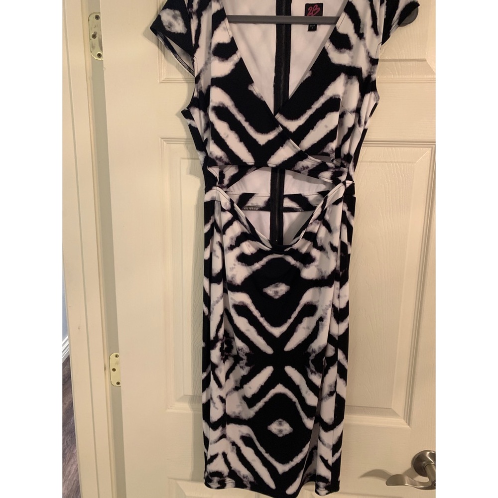 Short sleeve open stomach midi dress